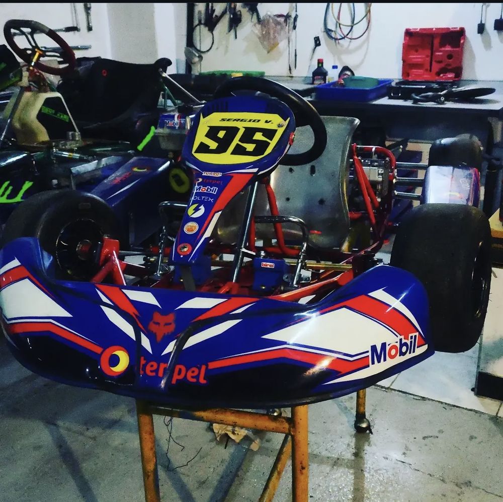 Kart de competencia en el taller